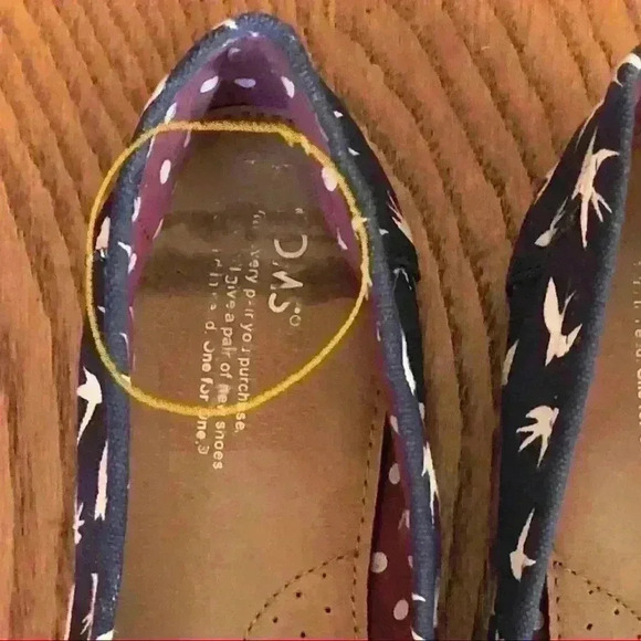 Toms Loafers, Navy Blue/Cream, Sparrow Themed, Size 12 - Picture 8 of 10